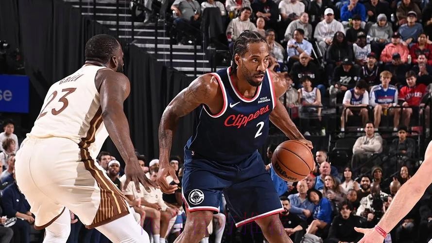 莱昂纳德24+12库里27+6 快船主场险胜勇士